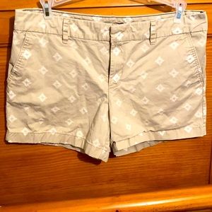 Tommy Hilfiger shorts size 14 beige with white